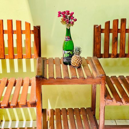 Kurnia Family Homestay & Restaurant! Huu Kültér fotó