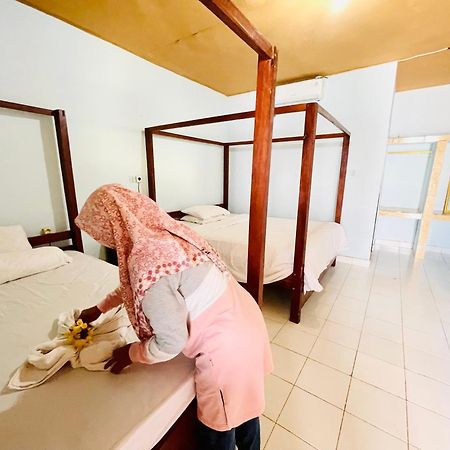 Kurnia Family Homestay & Restaurant! Huu Kültér fotó
