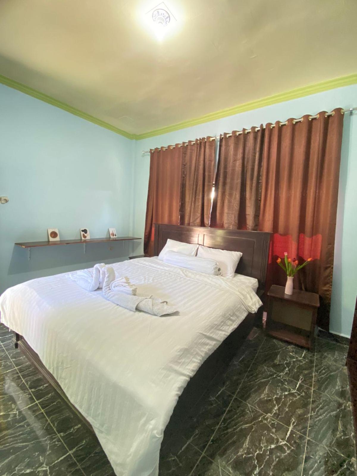 Kurnia Family Homestay & Restaurant! Huu Kültér fotó