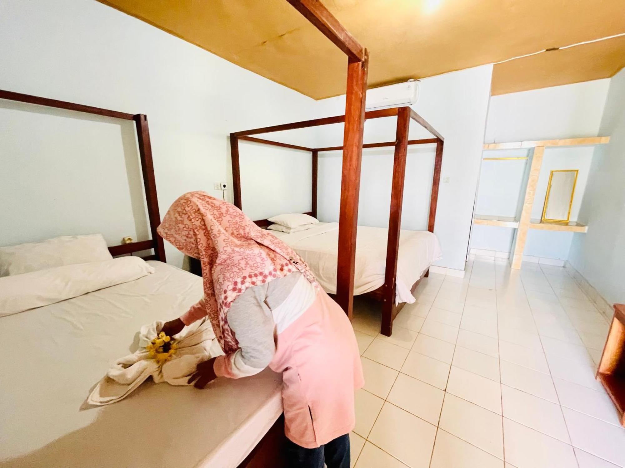 Kurnia Family Homestay & Restaurant! Huu Kültér fotó